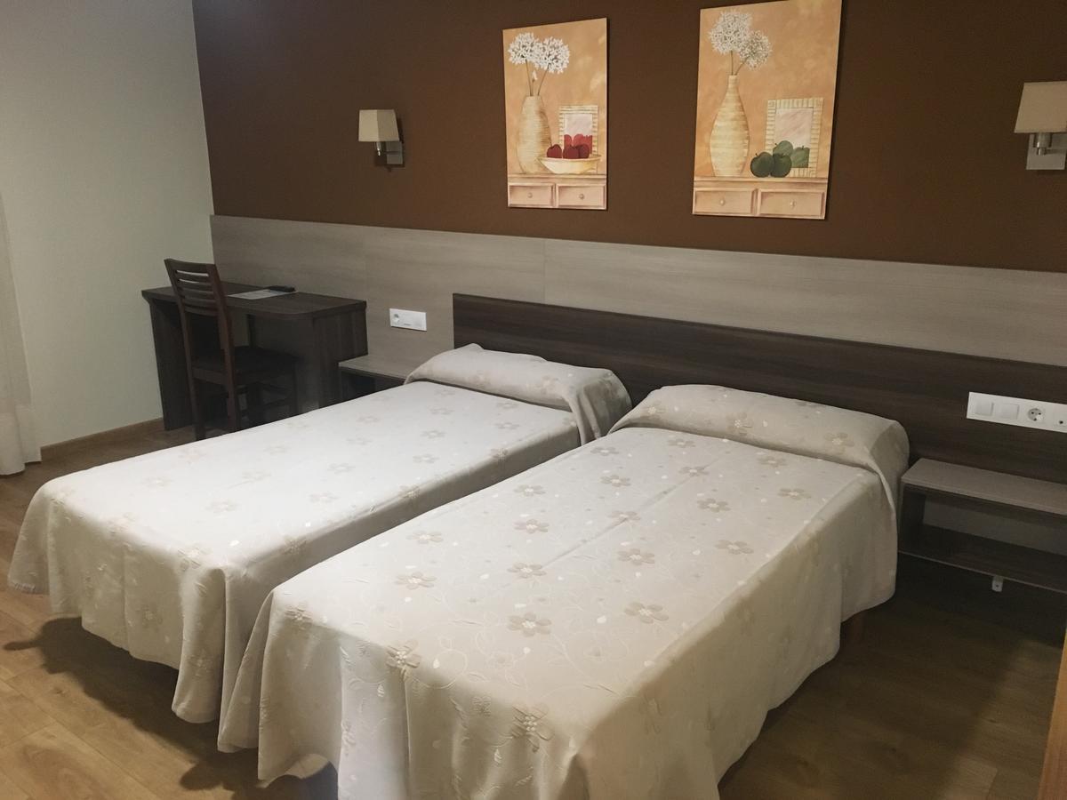 Pension Begona Arzua Bagian luar foto