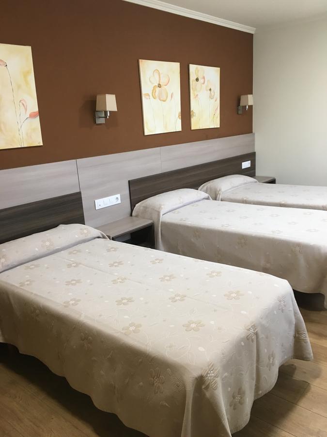 Pension Begona Arzua Bagian luar foto